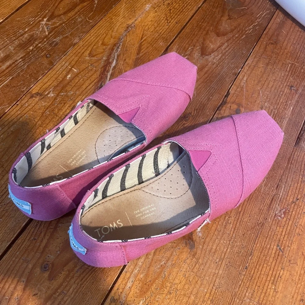 Pink Toms - Picture 1 of 4
